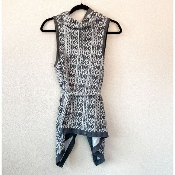 Ivivva from Lululemon Wrap with Attitude Reversible Sweater Vest - Picture 3 of 9